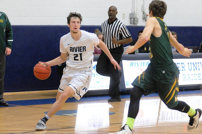 Men's Basketball: Givens nets 24 points in 99-63 loss to Saint Joseph's