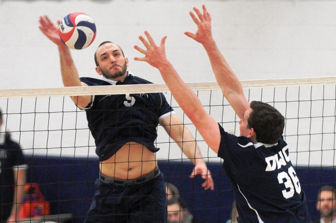 Men's Volleyball sweeps Wentworth for 8th straight win