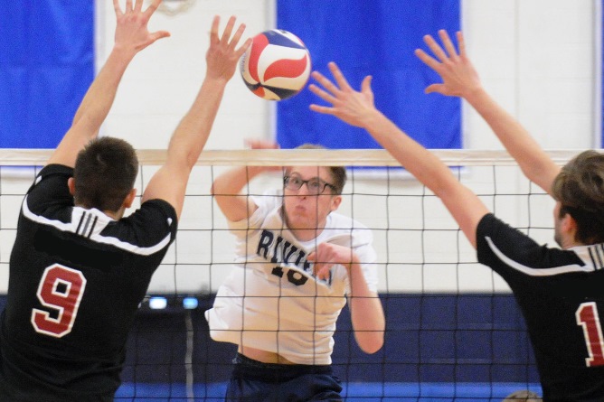 Men's Volleyball falls to Lasell in straight sets