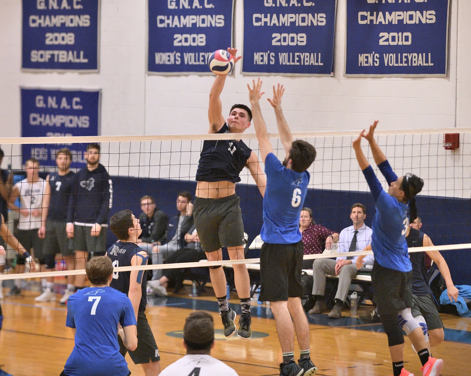 Men's Volleyball: Raiders pounce on Lions, 3-0