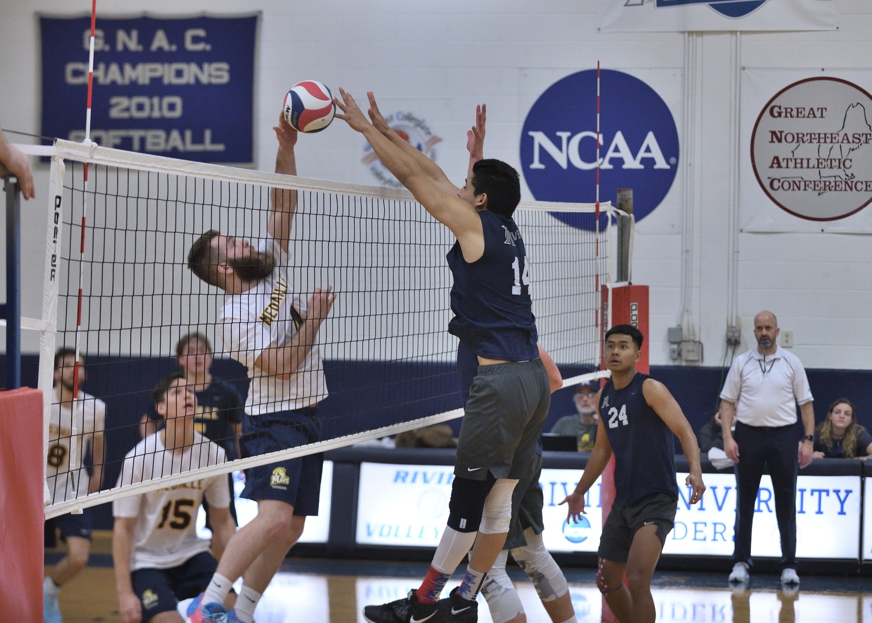 Men's Volleyball: Raiders down the Saints, 3-1.