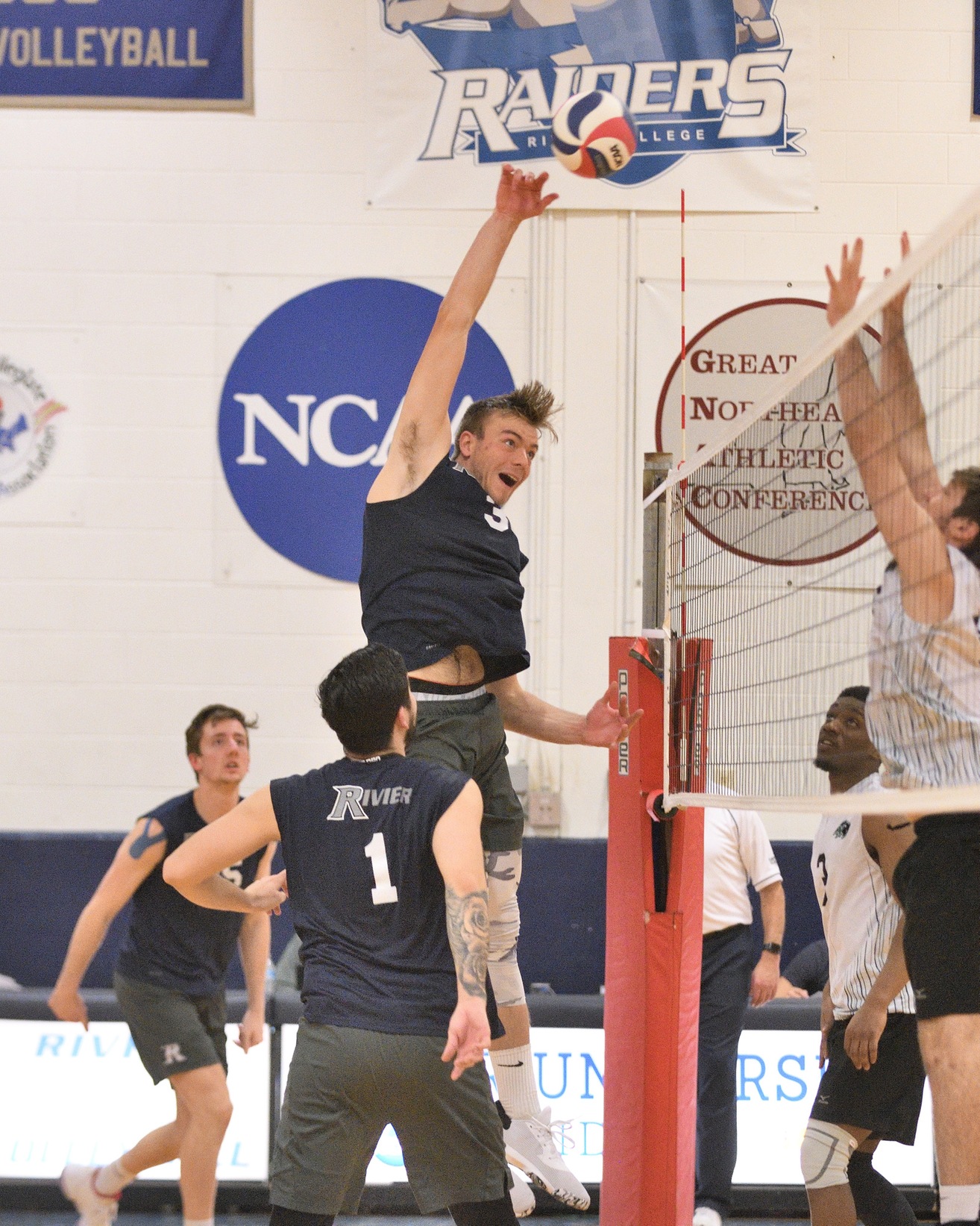 Men's Volleyball: Raiders fall to No. 1 Springfield College, 3-1.