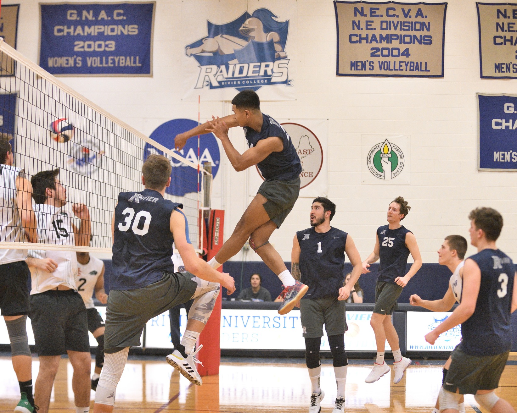Men's Volleyball: Raiders dropped by No. 1 ranked Hawks, 1-3.