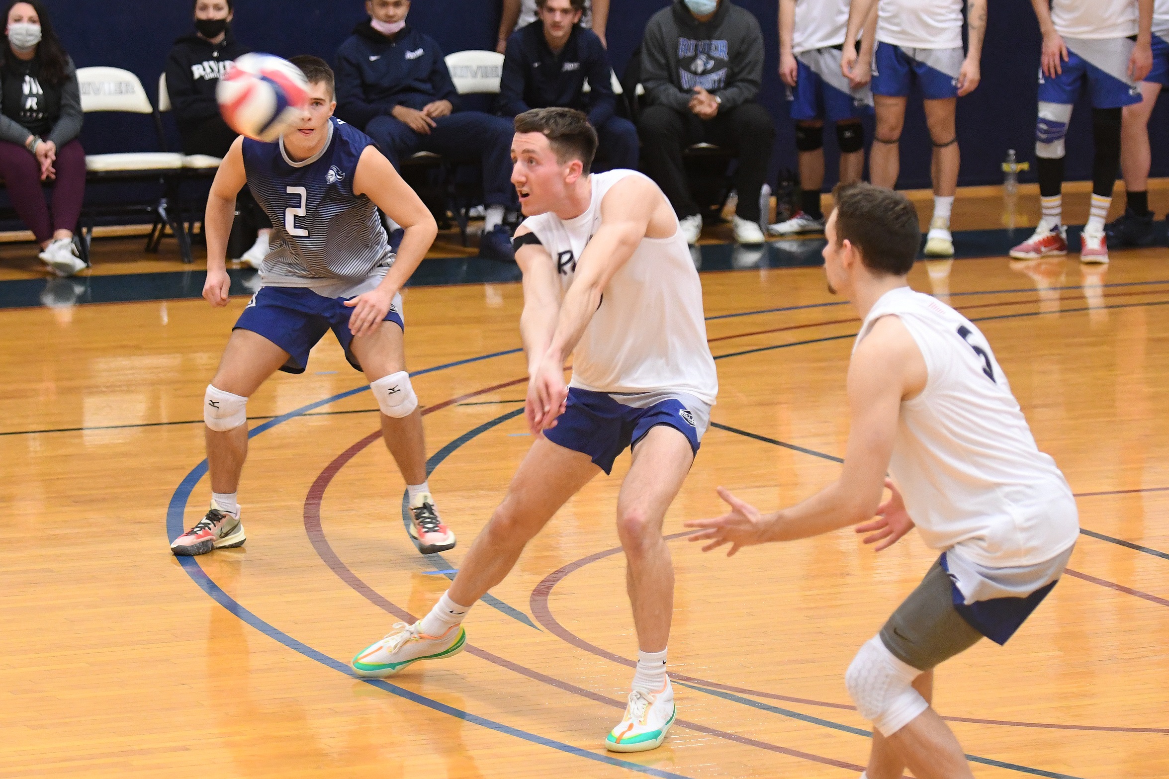 Men’s Volleyball Falls to MIT and Stevens