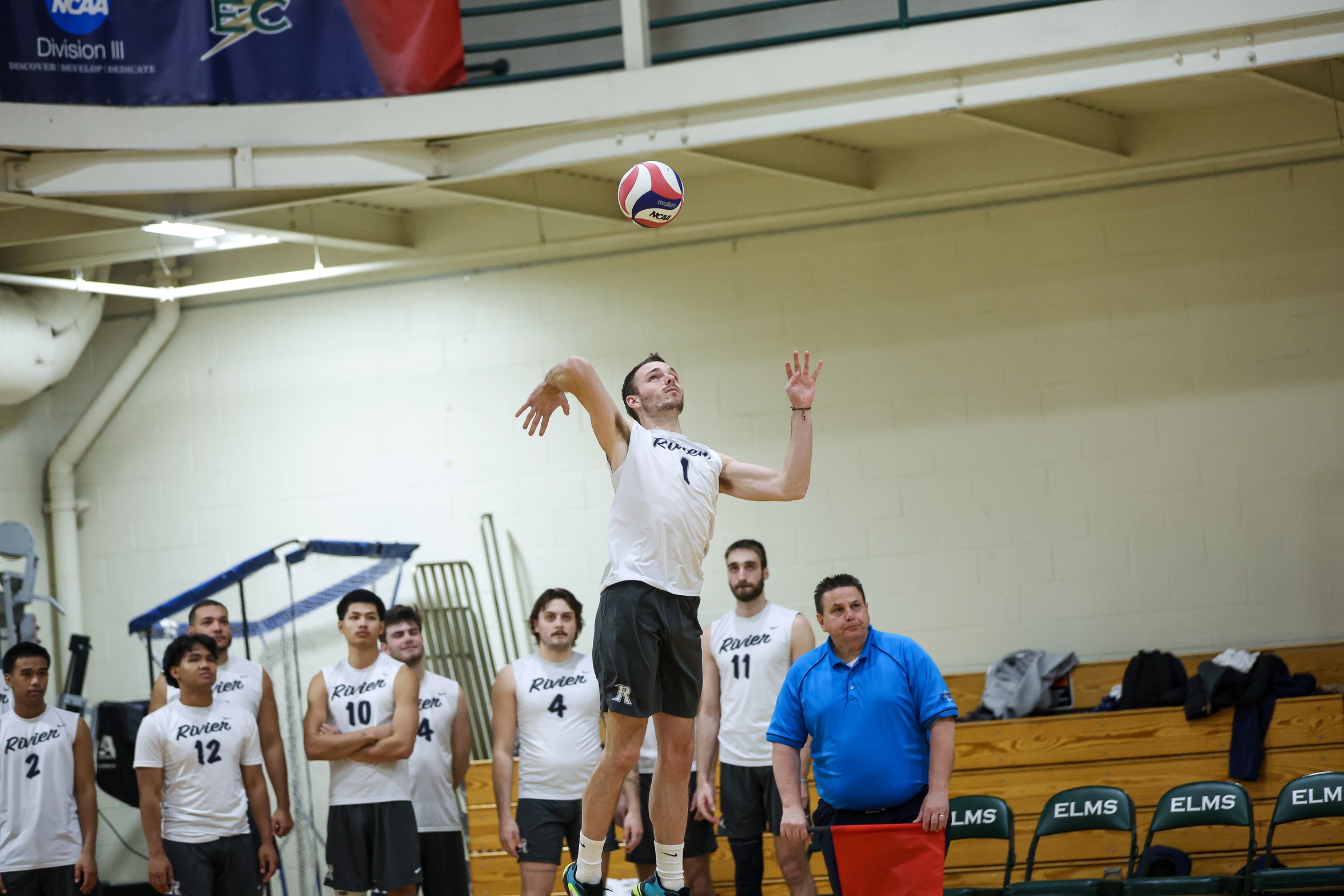 Men’s Volleyball Splits with Regis and Wentworth