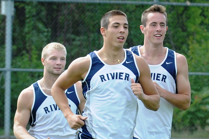 Men's Cross Country downed by Emerson College in Dual Meet