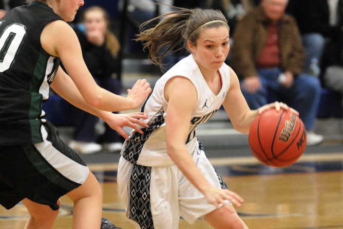Women's Basketball late run comes up short in a 3 point loss to Hunter