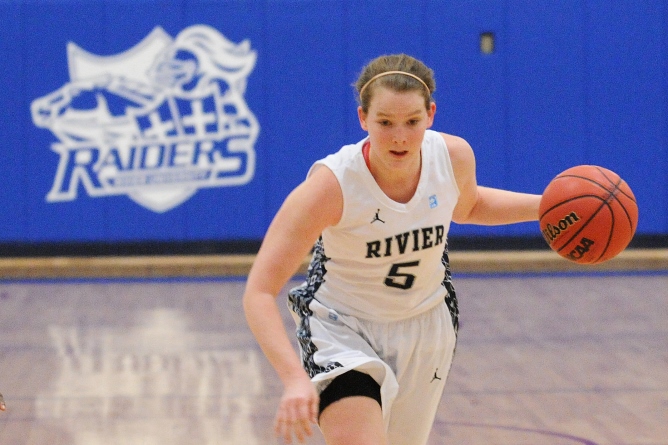 Women's Basketball tops 100 points in win over Fisher