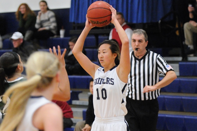 Women's Basketball falls to Salem State at home, 72-61