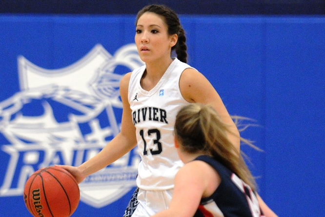 Women's Basketball drops season opener to Plymouth State, 71-61