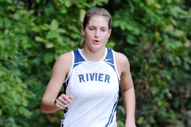 Women's Cross Country out runs Pine Manor in Dual Meet victory