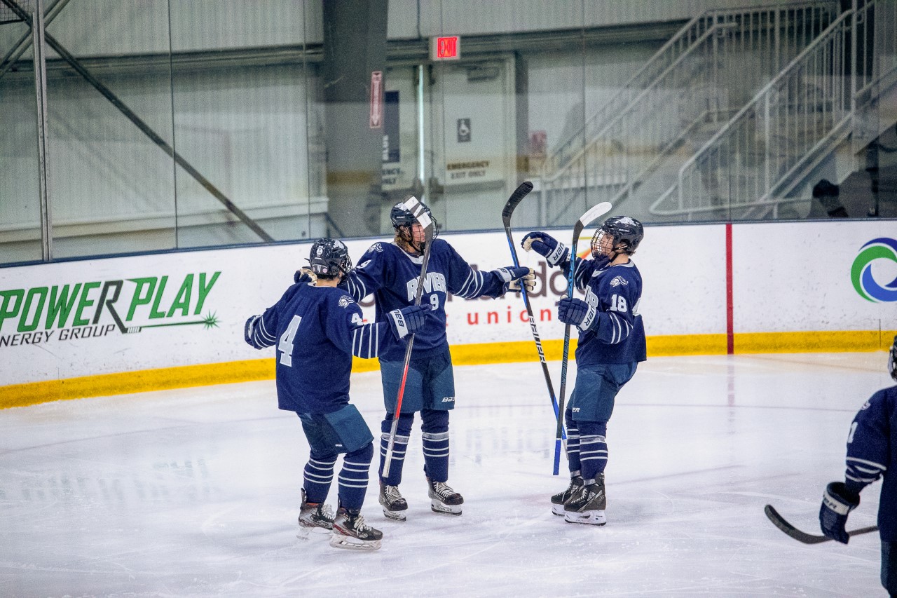 Men’s Hockey Blows Past Worcester State