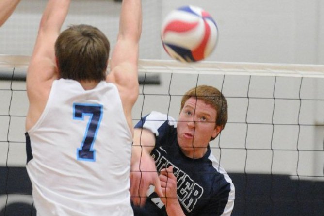#1 Men's Volleyball earns a pair of wins at Springfield Invitational