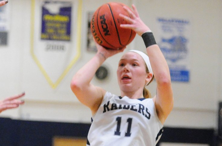 Women's Basketball: Kacavas' 34 points helps to rout Anna Maria, 69-49