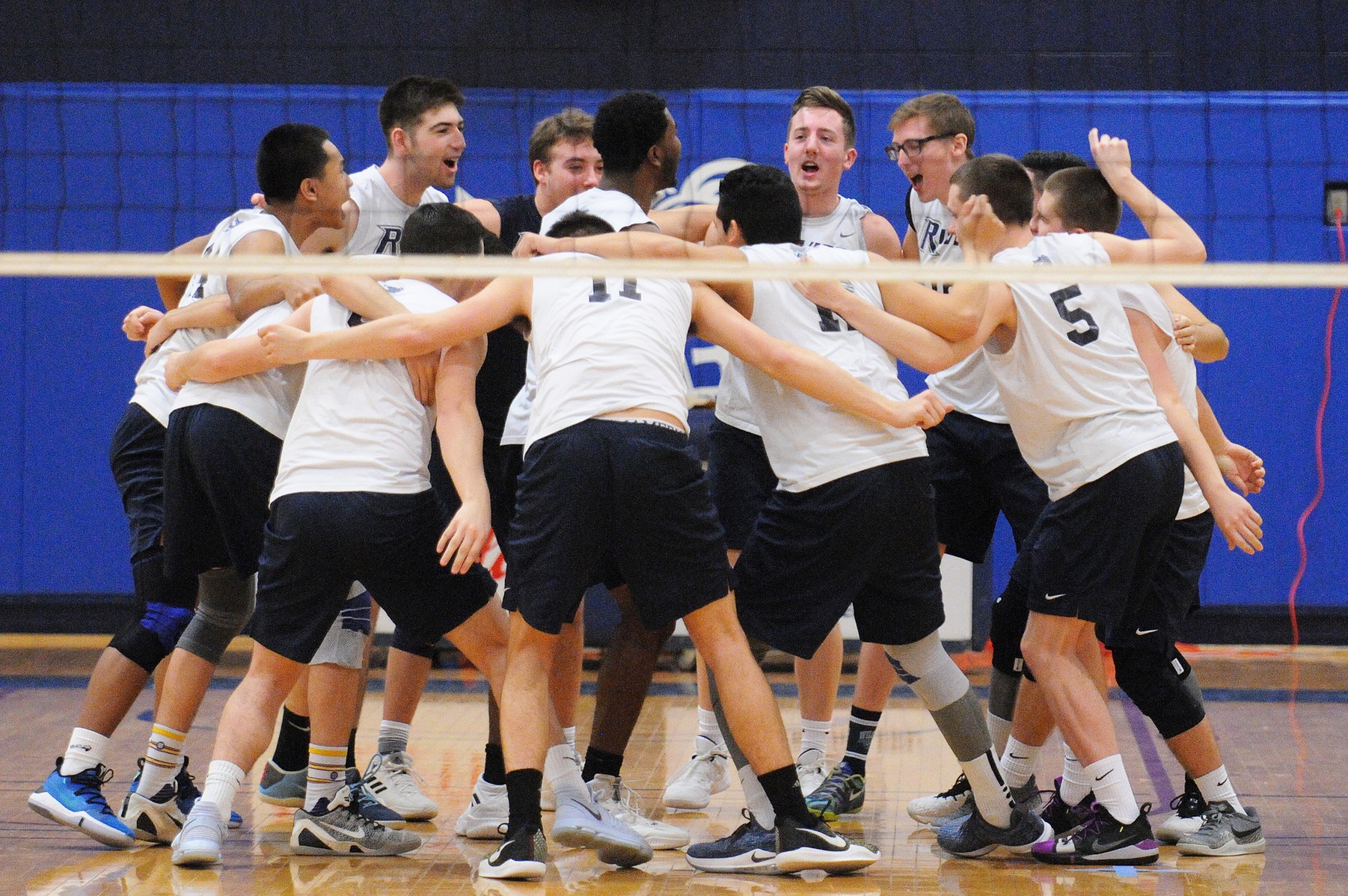 Men's Volleyball: Raiders sweep the Saints, 3-0.