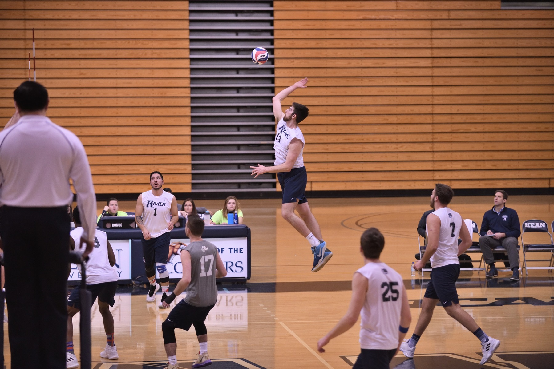 Men's Volleyball: Raiders earn second sweep of the weekend over the Bloodhounds.