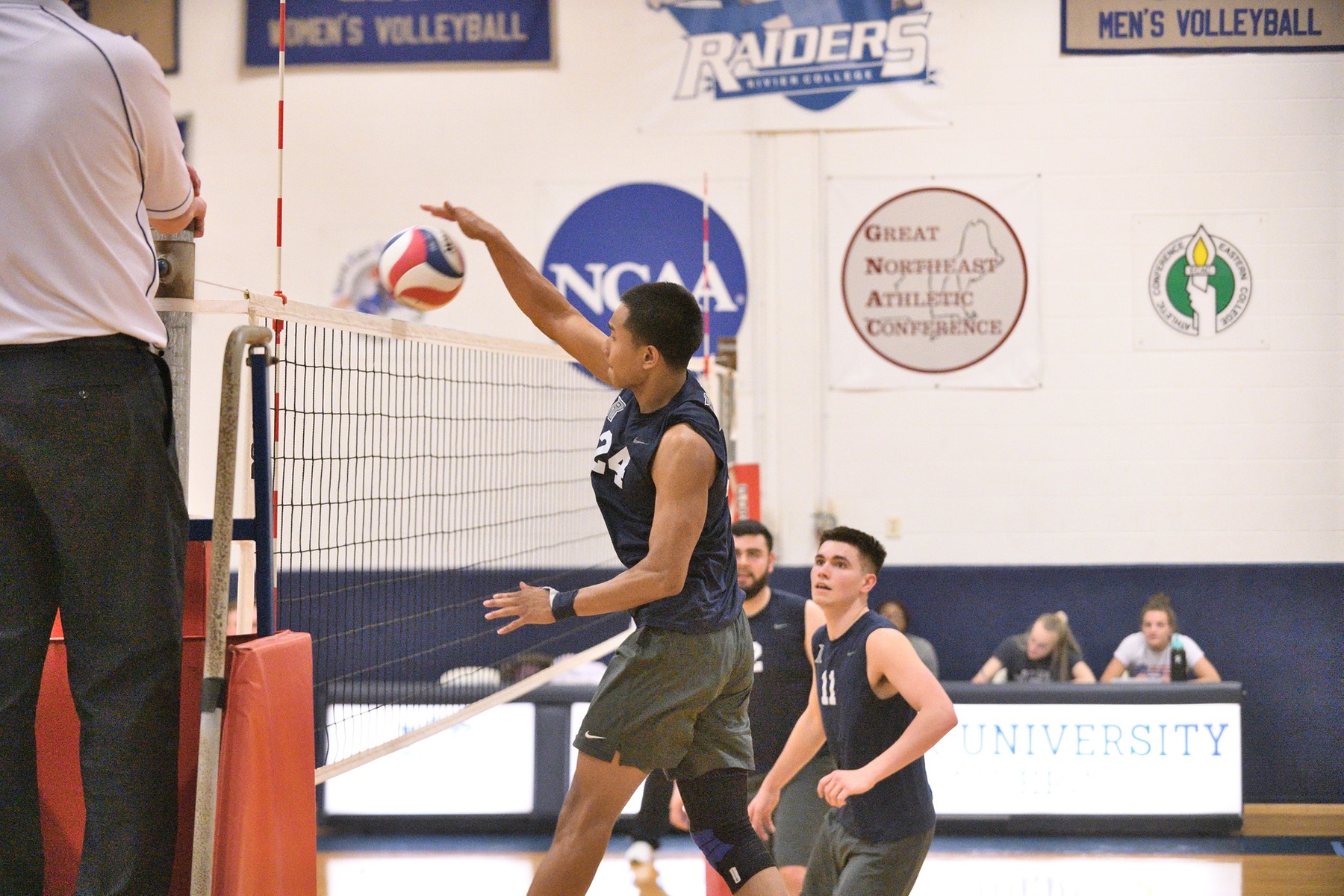 Men's Volleyball: The Raiders sweep the Chargers, 3-0.