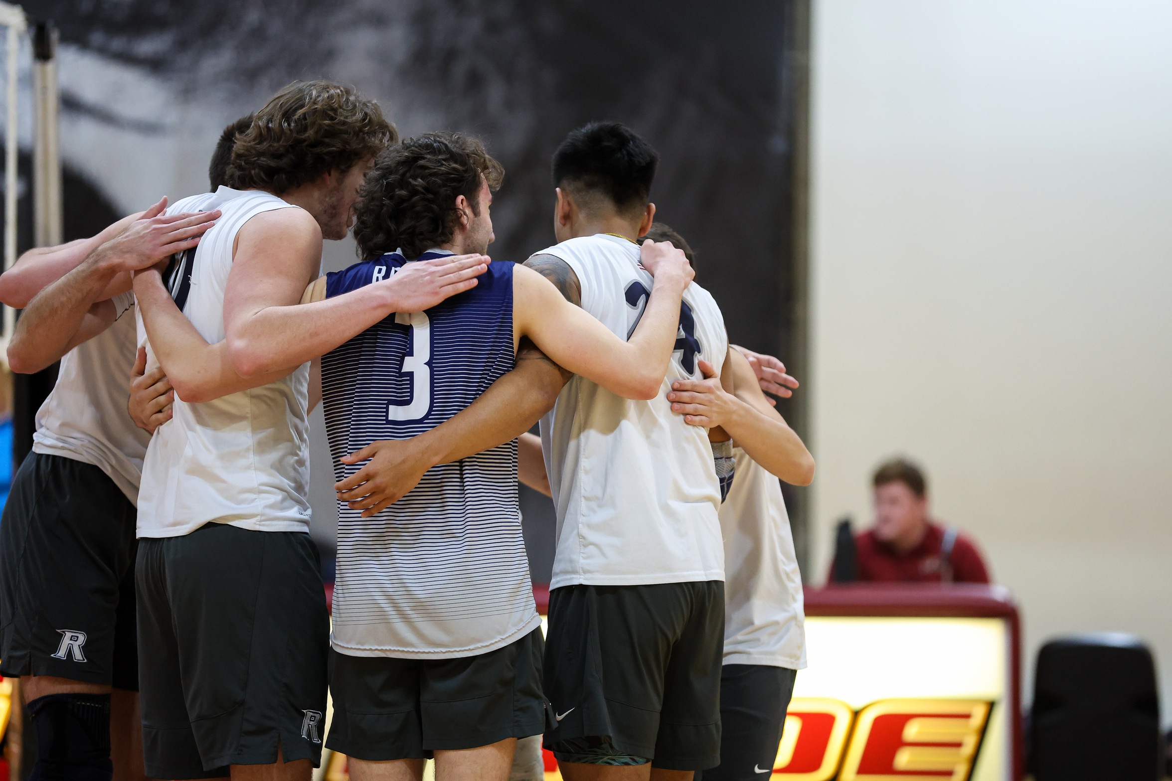 Men’s Volleyball Edged by Springfield