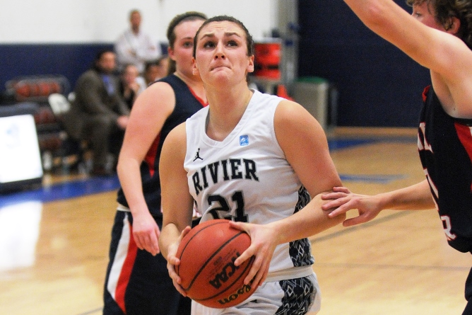 Women's Basketball tripped up by Framingham State