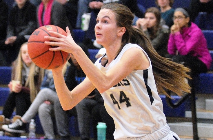 Women's Basketball: Raiders tripped up at Regis, 63-53