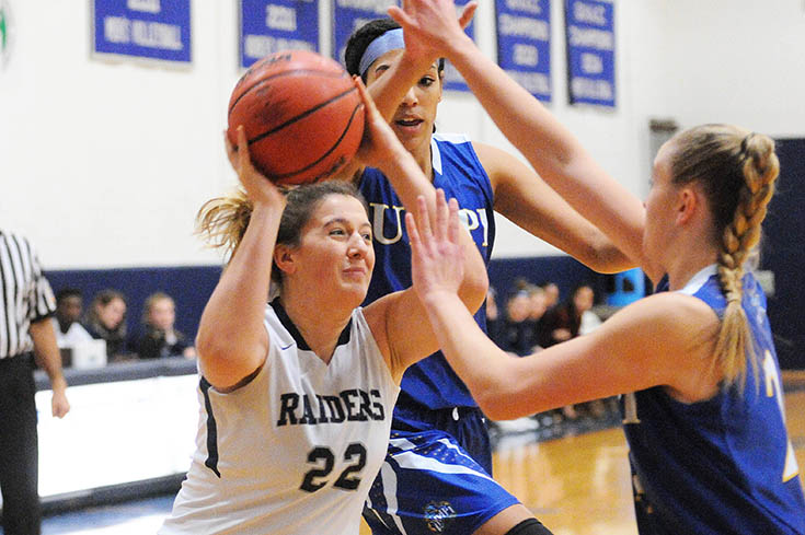 Women's Basketball: Hamel nets double-double in 72-70 loss to UMPI
