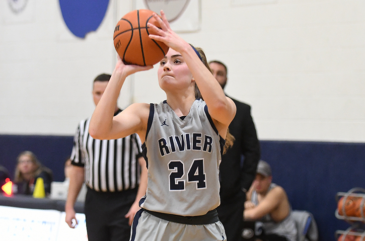 Women's Basketball: Grumblatt pulls down 23 rebounds in loss to Colby-Sawyer