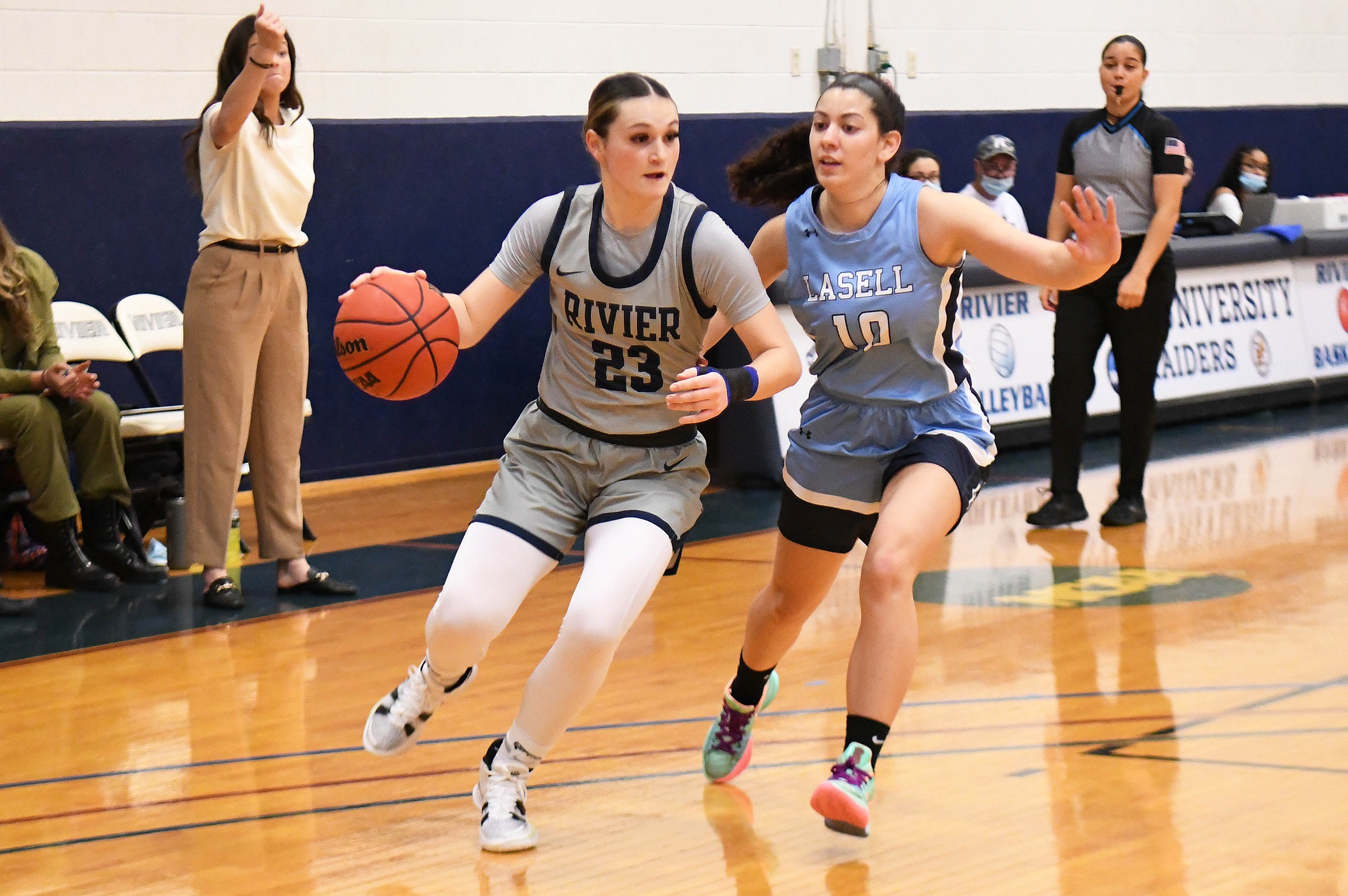 Women’s Basketball Blows Past the Falcons
