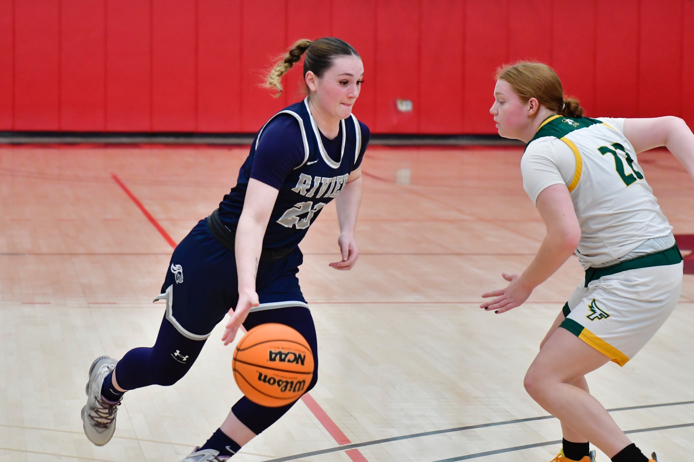 Chargers Sneak Past Women’s Basketball