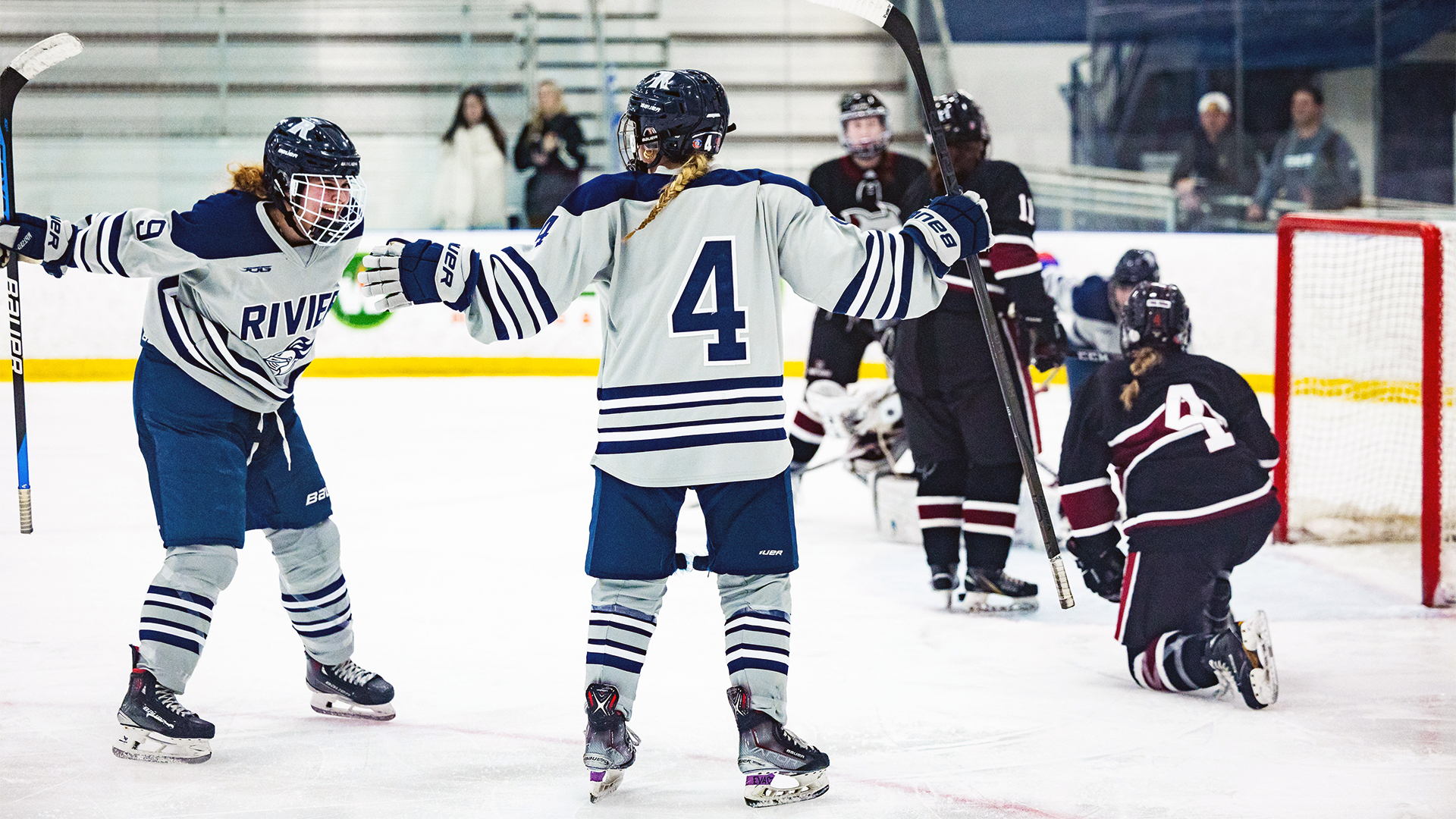 Women’s Ice Hockey Shuts Out Anna Maria in MASCAC Opener, 4-0