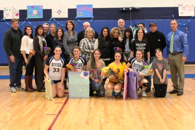 Women's Volleyball honors Seniors, sweep Lasell 3-0