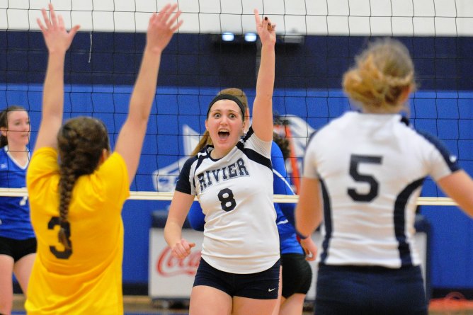 Women's Volleyball clinches top seed, sweeps both Saint Joseph's (Me.) and Mount Ida