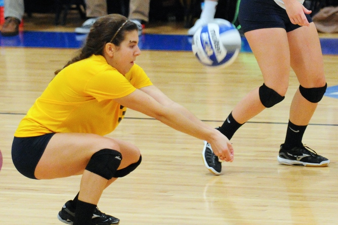 Women's Volleyball closes out 2014 Regular Season with a pair of wins