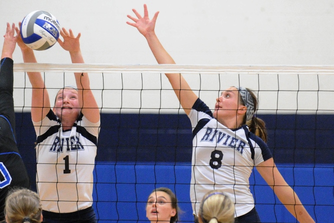 Women's Volleyball sweeps JWU for 1st place in GNAC