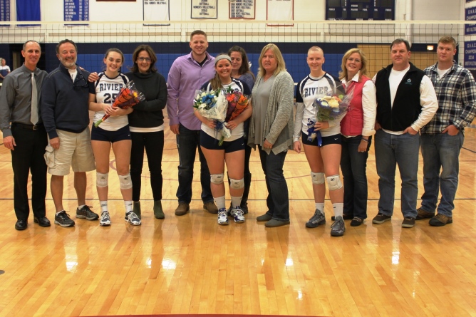 Women's Volleyball finishes Regular Season with sweep of Emmaunel