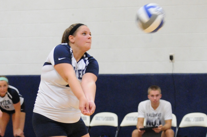 Women's Volleyball sweeps GNAC tri-match at Norwich