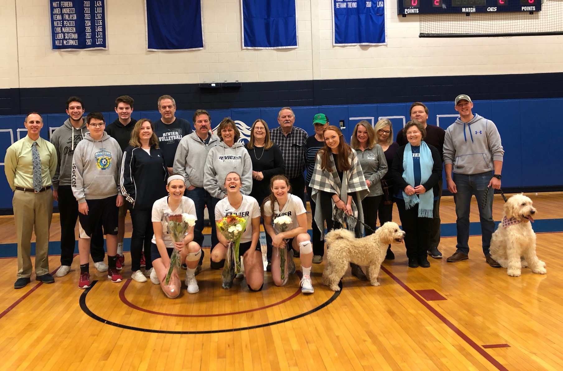 Women's Volleyball: Raiders sendoff seniors with sweep of Simmons