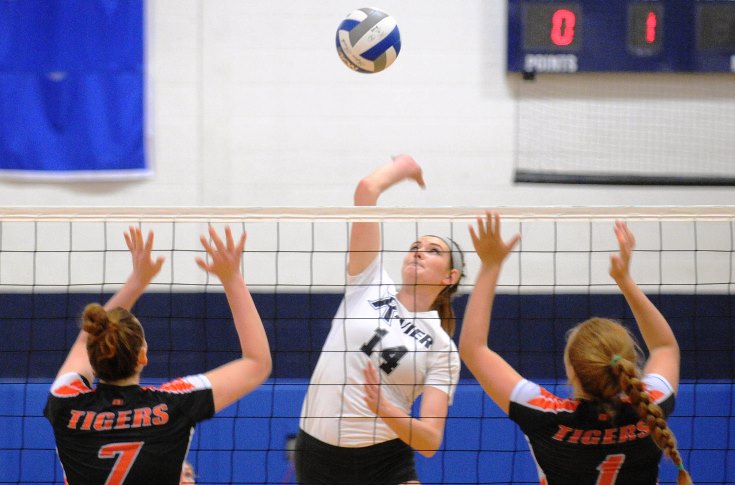 Women's Volleyball: Collins leads Raiders past Emerson, 3-1
