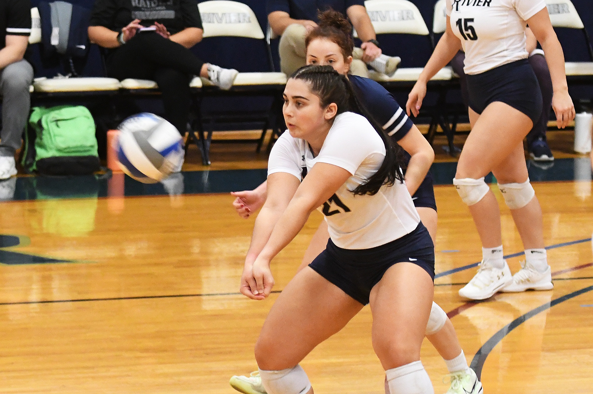 Volleyball Blows Past Skidmore