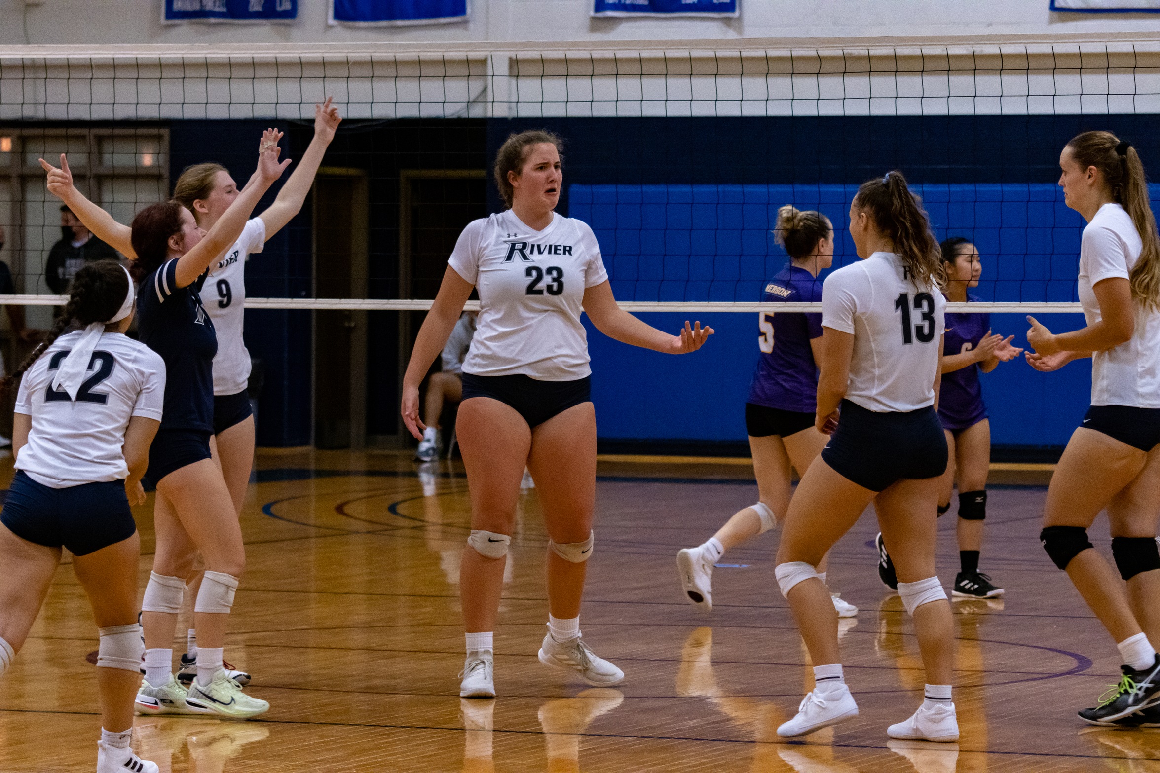 Volleyball Makes it Seven Wins in a Row