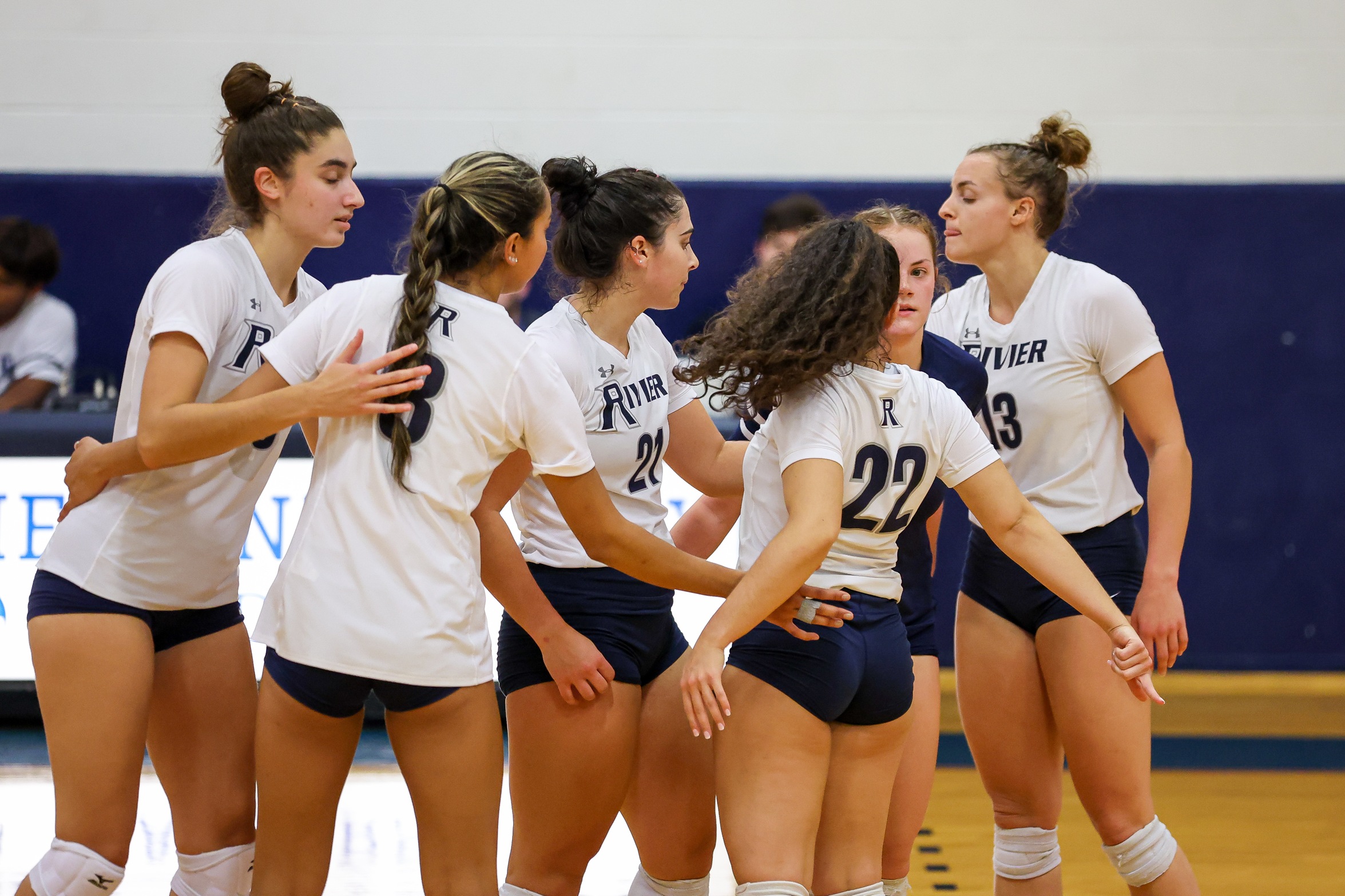 Women’s Volleyball Makes It Seven Straight