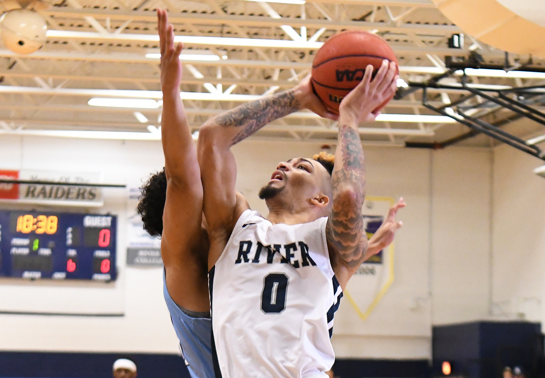 Men’s Basketball Outlasts Chargers
