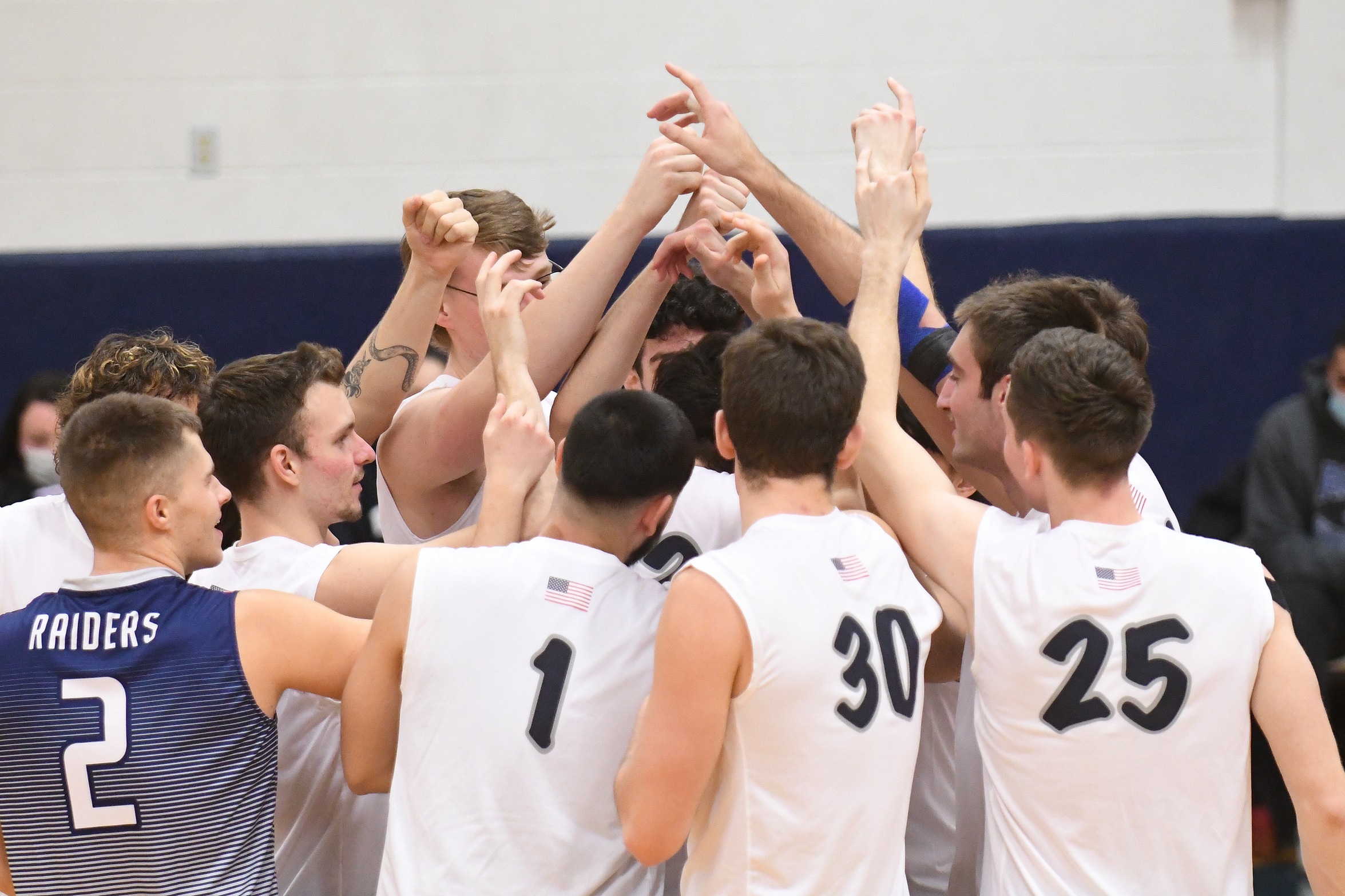 Volleyball Splits Tri-Match with Wentworth and Regis