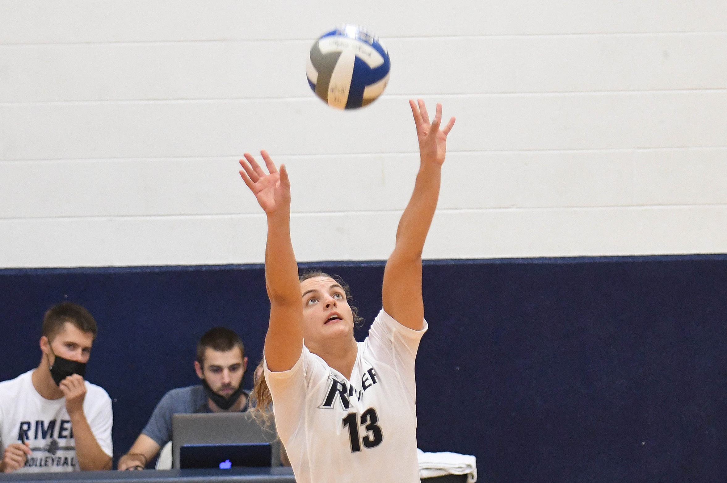 Volleyball Stays Perfect in Conference Play