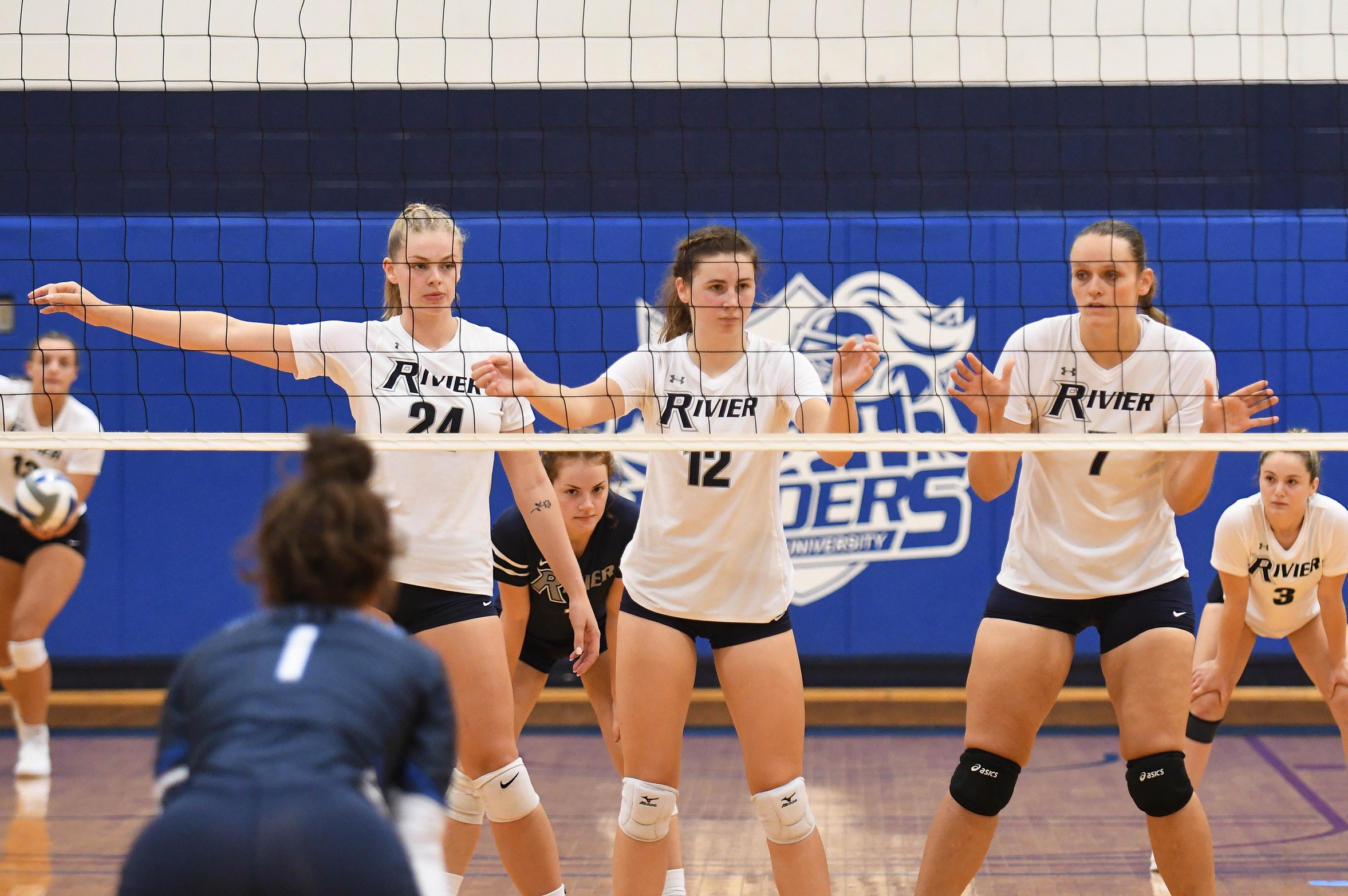 Volley Opens Conference Play with a Tri-Match Sweep