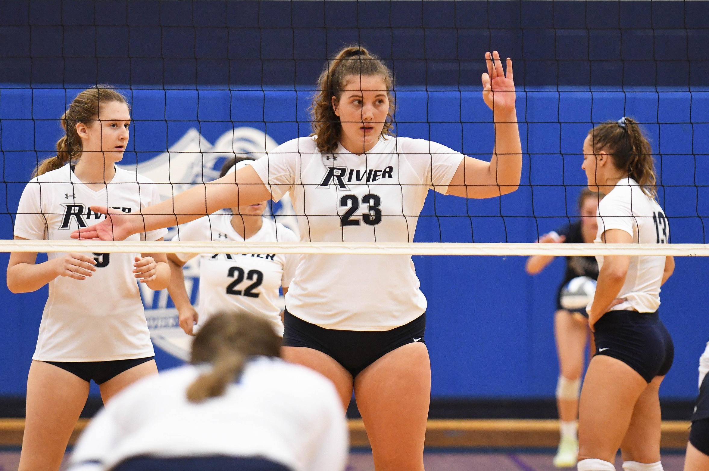 Volleyball Sweeps Another Tri-Match Against Colby and Clark