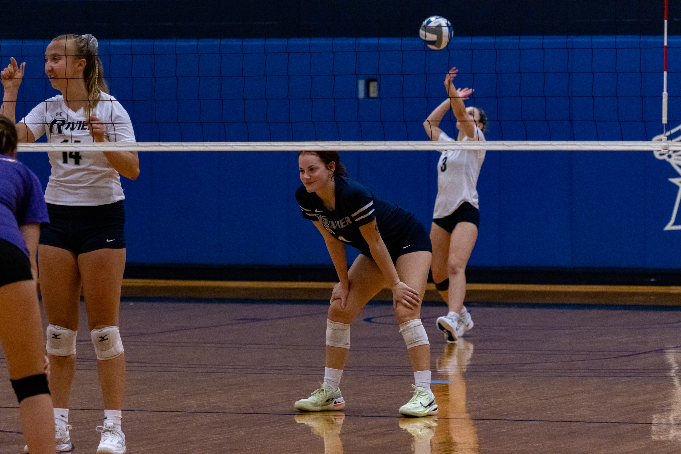 Volleyball Stays Perfect in Conference Play